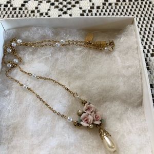 16” LD’s gold necklace with pearls and roses.